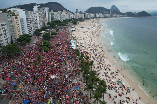 Supporters of Brazil s President Lula rally along Copacabana Beach RIO DE JANEIRO, BRAZIL - OCTOBER 12: Supporters of Brazilian President Luiz Inacio Lula da Silva gather along Avenida Atlantica at Copacabana Beach in Rio de Janeiro, Brazil, on October 12, 2026. The mass rally formed part of the Workers Party (PT) mobilization ahead of the high-stakes presidential runoff against Liberal Party (PL) candidate Senator Flavio Bolsonaro. Fabio Teixeira Anadolu Rio de Janeiro Brazil. Editorial use only. Please get in touch for any other usage.  Copyright: x2026xAnadoluxFabioxTeixeirax