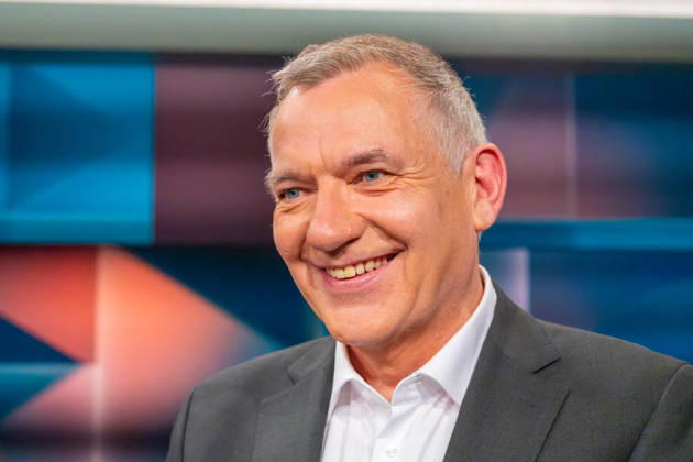 Hart aber Fair from Cologne on October 12, 2026. Pictured: Jan van Aken, a member of the Bundestag for The Left. Bärbel Bas has resigned as Minister of Labor and SPD chairwoman. Was she treated inhumanely? The political center in Germany is being hollowed out. The CDU a