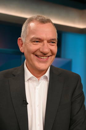 Politician Jan van Aken, DIE LINKE, Member of the Bundestag, party chair from 2024 to 2026, appeared as a guest on the ARD talk show *Hart aber Fair* to discuss the topic Strong Extremes, Weak Center: Will It Stay This Way?