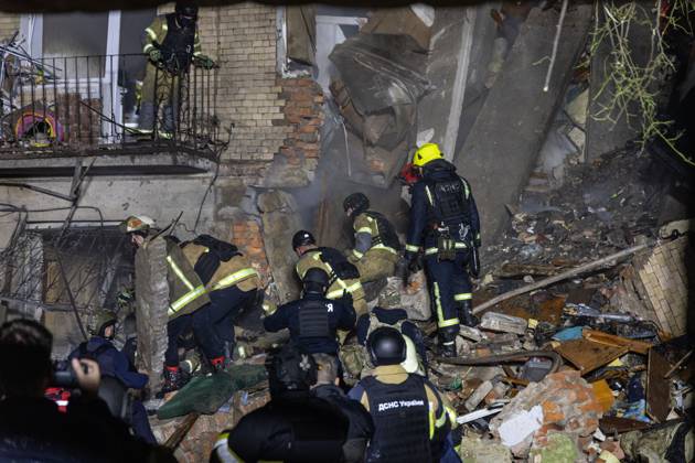 October 12, 2026, Kharkiv, Ukraine: KHARKIV, UKRAINE, OCTOBER 12, 2026: Emergency workers conduct rescue operations at a residential building damaged in a Russian strike in Kharkiv s Kholodnohirskyi district. A firefighter was injured by falling concrete debris while clearing the rubble and was evacuated on a stretcher. Kharkiv Ukraine  - ZUMAq101 20261012_zna_q101_142 Copyright: xAndrewxClingx