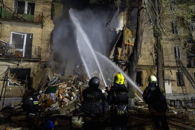 Rescue Operations After Kharkiv Strike KHARKIV, UKRAINE, OCTOBER 12, 2026: Emergency workers conduct rescue operations at a residential building damaged in a Russian strike in Kharkiv s Kholodnohirskyi district. A firefighter was injured by falling concrete debris while clearing the rubble and was evacuated on a stretcher. Kharkiv Ukraine Copyright: x xAndrewxClingx xJNAxPressx