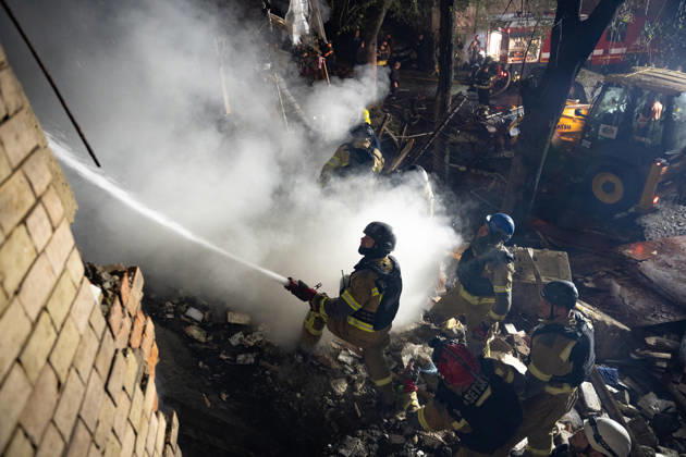 October 12, 2026, Kharkiv, Kharkiv Oblast, Ukraine: Local rescue workers and volunteers clear rubble following a Russian Missile attack on a residential area that killed multiple people in Kharkiv, Ukraine. Emergency crews search through the heavily damaged building and collapsed sections of the building for survivors and the remains of those killed in the attack. Kharkiv Ukraine - ZUMAm350 20261012_zip_m350_014 Copyright: xCameronxJones-Manleyx