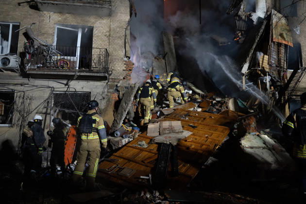 October 12, 2026, Kharkiv, Kharkiv Oblast, Ukraine: Local rescue workers and volunteers clear rubble following a Russian Missile attack on a residential area that killed multiple people in Kharkiv, Ukraine. Emergency crews search through the heavily damaged building and collapsed sections of the building for survivors and the remains of those killed in the attack. Kharkiv Ukraine - ZUMAm350 20261012_zip_m350_016 Copyright: xCameronxJones-Manleyx