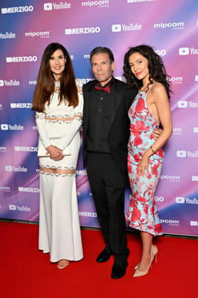 Carol Alt, Robert Gillings and Charlotte Coles during the opening night of MIPCOM 2026 at the Majestic Hotel in Cannes on October 12, 2026. MIPCOM is the International Market for Audiovisual Content and Co-production. Every October, it brings together TV and media professionals in Cannes for four days of business, networking, and collaboration. Bruno Bebert, Bestimage. MIPCOM 2025 at the Palais des Festivals in Cannes, October 12, 2026, Cannes, France Copyright: xBrunoxBebertx xBestimagexBrunoxBebertx xBestimagex