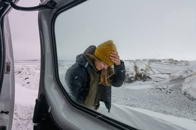 Woman outside van window in snowy winter landscape Keflavík, Reykjanesbær, Iceland CR_ALEG261005-2129008-01 ,model released, Symbolfoto ,property released