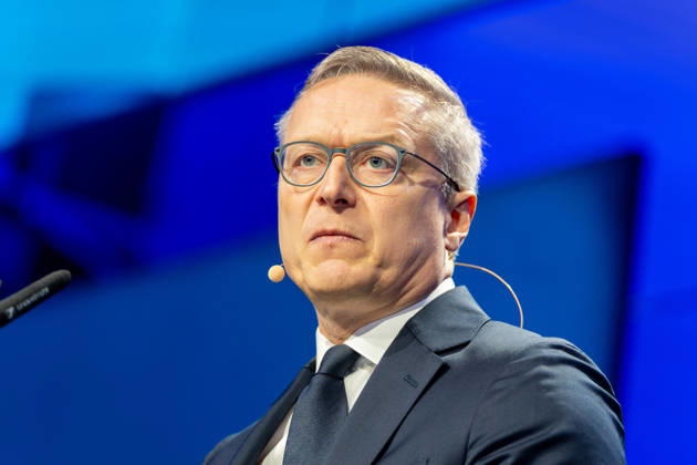 Berlin, 13.10.2026: Bundesdigitalminister Karsten Wildberger während seiner Rede auf der Hauptbühne der Smart Country Convention in der Halle hub27. Karsten Wildberger ist seit Mai 2025 Bundesminister für Digitales und Staatsmodernisierung und leitet das damals neu geschaffene Ministerium, das die Digitalisierung von Staat und Verwaltung bündeln soll; zuvor war der Manager Vorstandschef des Elektronikhändlers Ceconomy (MediaMarkt und Saturn). Die Smart Country Convention (SCCON) ist die Kongressmesse für die Digitalisierung des öffentlichen Sektors und wird vom Digitalverband Bitkom gemeinsam mit der Messe Berlin veranstaltet. Vom 13. bis 15. Oktober 2026 treffen sich in der Halle hub27 Vertreter aus Bund, Ländern und Kommunen mit U