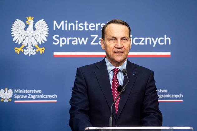 October 13, 2026, Warsaw, Mazovia, Poland: Poland s Minister of Foreign Affairs, Radoslaw Sikorski, speaks during the press conference..Foreign Secretary of the United Kingdom of Great Britain and Northern Ireland visits the Ministry of Foreign Affairs in Warsaw, Poland for a meeting with the Republic of Poland s Foreign Minister, Radoslaw Sikorski. During the subsequent press conference, the ministers discussed their countries ongoing cooperation in foreign policy issues, including supporting Ukraine in the war Russia is waging against it. Miliband also spoke of the ties his family has to Poland. Afterwards, the ministers travel to the second day of the Warsaw Security Forum. Warsaw Poland - ZUMAs197 20261013_aaa_s197_011 Copyright: xNeilxMiltonx