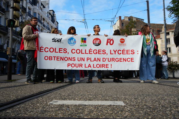 Students protest in Saint-Etienne, France SAINT-ETIENNE, FRANCE - OCTOBER 13: Thousands of people, carrying placards, march during a demonstration called by education unions and high school representatives amid the third teachers strike in two weeks in Saint-Etienne, France, on October 13, 2026. According to the prefecture, around 2,000 people took part in the march, while unions estimated the turnout at at least 4,000. A student delegation was due to meet with the prefect, while high school students called for another day of action on October 17. Stringer Anadolu Saint-Etienne France. Editorial use only. Please get in touch for any other usage.  Copyright: x2026xAnadoluxStringerx