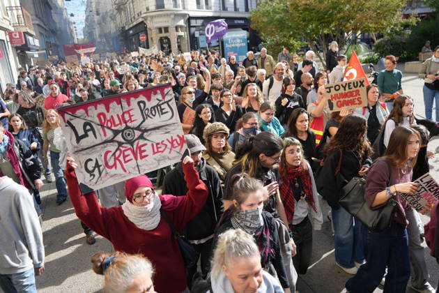 Students protest in Saint-Etienne, France SAINT-ETIENNE, FRANCE - OCTOBER 13: Thousands of people, carrying placards, march during a demonstration called by education unions and high school representatives amid the third teachers strike in two weeks in Saint-Etienne, France, on October 13, 2026. According to the prefecture, around 2,000 people took part in the march, while unions estimated the turnout at at least 4,000. A student delegation was due to meet with the prefect, while high school students called for another day of action on October 17. Stringer Anadolu Saint-Etienne France. Editorial use only. Please get in touch for any other usage.  Copyright: x2026xAnadoluxStringerx