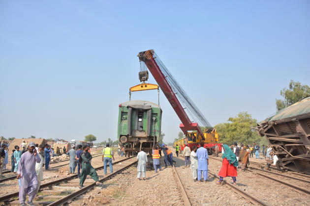 7 killed, 40 injured as passenger train derails in Pakistan MULTAN, PAKISTAN - OCTOBER 13: Rescue workers search for victims following the derailment of the Rehman Baba Express passenger train on the outskirts of Multan, Pakistan, on October 13, 2026. At least seven people were killed and 40 others injured when a passenger train derailed in Pakistan s eastern Punjab province early Tuesday, local media reported. Muhammad Reza Anadolu Multan Pakistan. Editorial use only. Please get in touch for any other usage.  Copyright: x2026xAnadoluxMuhammadxRezax