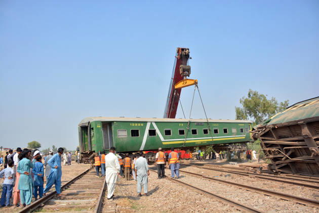 7 killed, 40 injured as passenger train derails in Pakistan MULTAN, PAKISTAN - OCTOBER 13: Rescue workers search for victims following the derailment of the Rehman Baba Express passenger train on the outskirts of Multan, Pakistan, on October 13, 2026. At least seven people were killed and 40 others injured when a passenger train derailed in Pakistan s eastern Punjab province early Tuesday, local media reported. Muhammad Reza Anadolu Multan Pakistan. Editorial use only. Please get in touch for any other usage.  Copyright: x2026xAnadoluxMuhammadxRezax