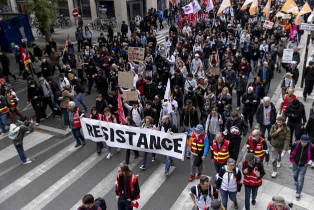 High school students blockade schools in Strasbourg over education policies STRASBOURG, FRANCE - OCTOBER 13: High school students stage blockades outside a school as part of protests over educational policies in Alsace region, in Strasbourg, France on October 13, 2026. Students organized blockades across several high schools in Alsace ahead of scheduled rallies in Strasbourg and Mulhouse, reflecting growing dissatisfaction among youth over education issues. Elyxandro Cegarra Anadolu Strasbourg France. Editorial use only. Please get in touch for any other usage.  Copyright: x2026xAnadoluxElyxandroxCegarrax