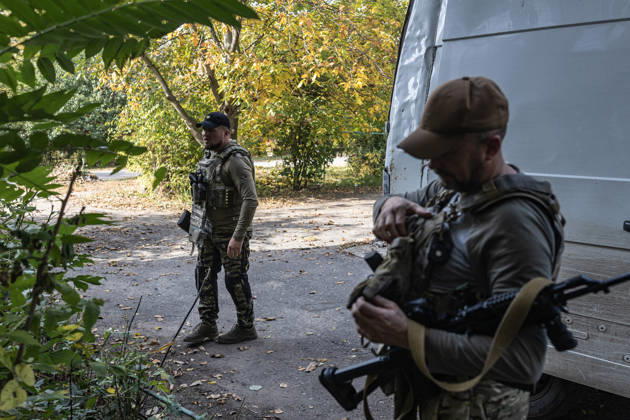 Police unit White Angels facilitates safe evacuation for family in war-torn Ukraine KRAMATORSK, UKRAINE - OCTOBER 13: The White Angels police unit evacuates a woman and her young daughter in the city of Kramatorsk, Ukraine, on October 13, 2026. Diego Herrera Carcedo Anadolu Kramatorsk Ukraine. Editorial use only. Please get in touch for any other usage.  Copyright: x2026xAnadoluxDiegoxHerreraxCarcedox