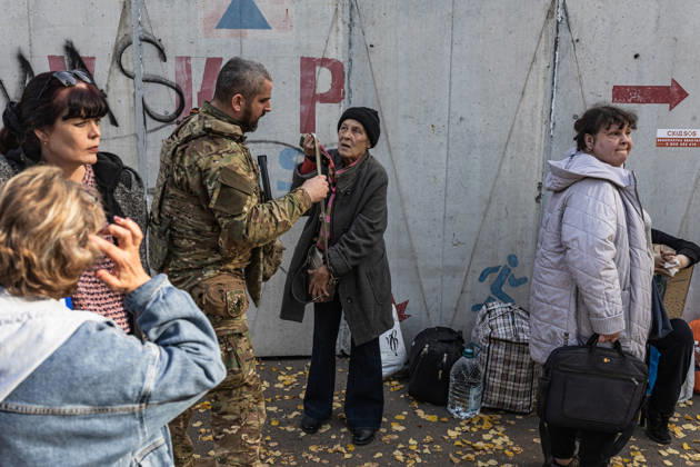 Police unit White Angels facilitates safe evacuation for family in war-torn Ukraine KRAMATORSK, UKRAINE - OCTOBER 13: A woman at an evacuation point after being evacuated by the ‘White Angels’ police unit in the city of Kramatorsk, Ukraine, on October 13, 2026. Diego Herrera Carcedo Anadolu Kramatorsk Ukraine. Editorial use only. Please get in touch for any other usage.  Copyright: x2026xAnadoluxDiegoxHerreraxCarcedox