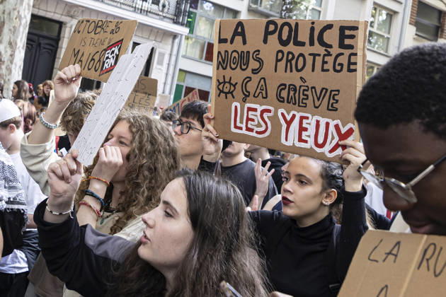 High School Students Protest Education Budget Cuts In Lille - France Protesters seen holding placards as they march through the streets during the demonstration. Thousands of high school students and protesters are marching through the streets to protest against budget cuts affecting high schools and the entire national education system in Lille on 13 October 2026. Photo by Sebastien Courdji ABACAPRESS Lille Hauts-de-France France  Copyright: xCourdjixSebastien ABACAx