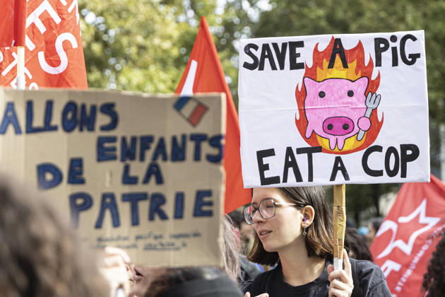 High School Students Protest Education Budget Cuts In Lille - France Protesters seen holding placards as they march through the streets during the demonstration. Thousands of high school students and protesters are marching through the streets to protest against budget cuts affecting high schools and the entire national education system in Lille on 13 October 2026. Photo by Sebastien Courdji ABACAPRESS Lille Hauts-de-France France  Copyright: xCourdjixSebastien ABACAx