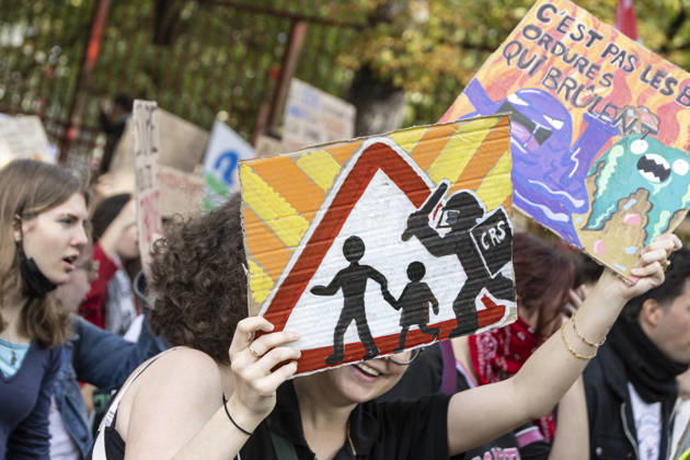 High School Students Protest Education Budget Cuts In Lille - France Protesters seen holding placards as they march through the streets during the demonstration. Thousands of high school students and protesters are marching through the streets to protest against budget cuts affecting high schools and the entire national education system in Lille on 13 October 2026. Photo by Sebastien Courdji ABACAPRESS Lille Hauts-de-France France  Copyright: xCourdjixSebastien ABACAx