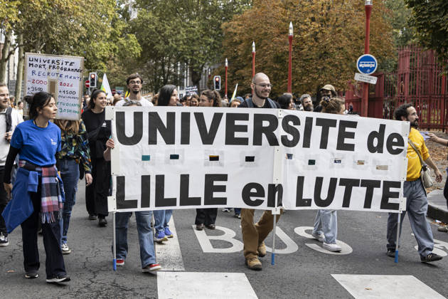 High School Students Protest Education Budget Cuts In Lille - France Protesters seen holding placards as they march through the streets during the demonstration. Thousands of high school students and protesters are marching through the streets to protest against budget cuts affecting high schools and the entire national education system in Lille on 13 October 2026. Photo by Sebastien Courdji ABACAPRESS Lille Hauts-de-France France  Copyright: xCourdjixSebastien ABACAx