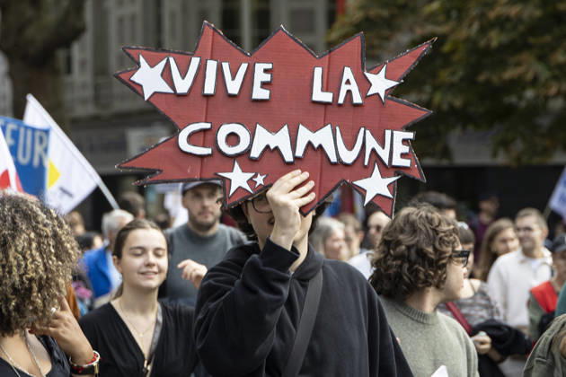 High School Students Protest Education Budget Cuts In Lille - France Protesters seen holding placards as they march through the streets during the demonstration. Thousands of high school students and protesters are marching through the streets to protest against budget cuts affecting high schools and the entire national education system in Lille on 13 October 2026. Photo by Sebastien Courdji ABACAPRESS Lille Hauts-de-France France  Copyright: xCourdjixSebastien ABACAx