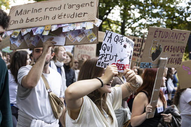 High School Students Protest Education Budget Cuts In Lille - France Protesters seen holding placards as they march through the streets during the demonstration. Thousands of high school students and protesters are marching through the streets to protest against budget cuts affecting high schools and the entire national education system in Lille on 13 October 2026. Photo by Sebastien Courdji ABACAPRESS Lille Hauts-de-France France  Copyright: xCourdjixSebastien ABACAx