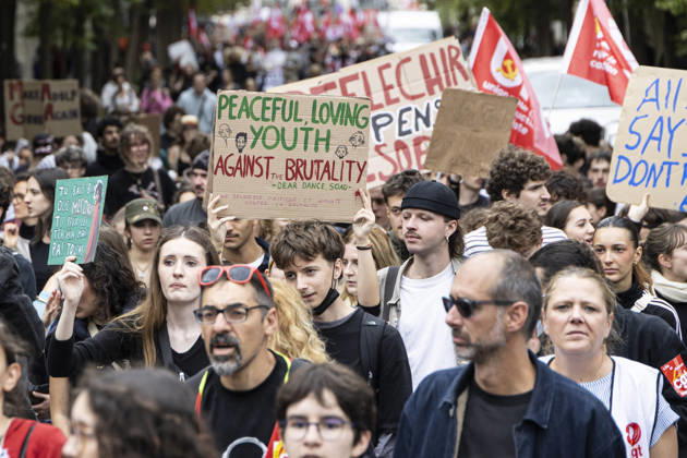 High School Students Protest Education Budget Cuts In Lille - France Protesters seen holding placards as they march through the streets during the demonstration. Thousands of high school students and protesters are marching through the streets to protest against budget cuts affecting high schools and the entire national education system in Lille on 13 October 2026. Photo by Sebastien Courdji ABACAPRESS Lille Hauts-de-France France  Copyright: xCourdjixSebastien ABACAx