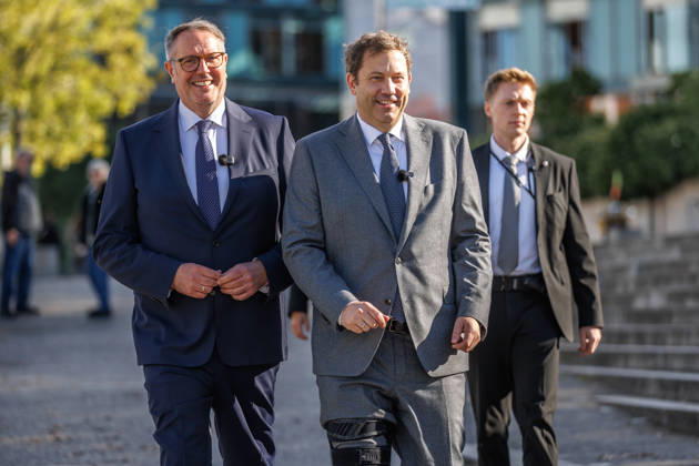 Alexander Schweitzer (SPD), Federal Minister of Labor and Social Affairs-designate, and Lars Klingbeil (SPD), Federal Minister of Finance, during a press statement; Alexander Schweitzer (SPD), Federal Minister of Labor and Social Affairs-designate, and Lars Klingbeil (SPD), Federal Minister of Finance, during a press statement in front of the Bundestag on Oc