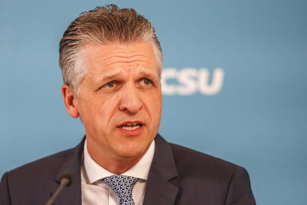Statement before the CDU CSU parliamentary group meeting by Alexander Hoffmann, Deputy Chair of the CDU CSU parliamentary group in the Bundestag, and Thorsten Frei (CDU), Chair of the parliamentary group, speak during a statement before the parliamentary group meetings on October 13, 2026, in Berlin, Berlin, Berlin, Germany, Reichstag