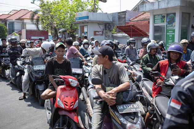 October 13, 2026, Denpasar, Bali, Indonesia: Motorcyclists line up at a filling station to get petrol in Denpasar as fuel delivery disruptions trigger widespread shortages across the Indonesian resort island of Bali. Denpasar Indonesia - ZUMAp229 20261013_zip_p229_003 Copyright: xLanaxPriatnax