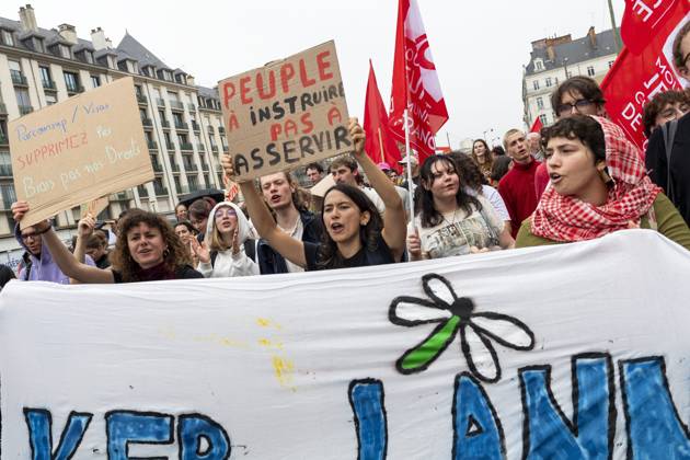 HIGH SCHOOL STUDENTS PROTEST IN RENNES PHOTOPQR OUEST FRANCE Mathieu Pattier Rennes October 13, 2026 High school students protest in Rennes on Tuesday, October 13, 2026, Act V of the high school protest movement. Approximately 8,000 people marched peacefully; at the end of the demonstration, law enforcement used water cannons and tear gas to disperse the crowd, and several arrests were made. PHOTO: MATHIEU PATTIER, OUEST FRANCE France Fires have broken out at several schools in France as students protest by blocking access to educational institutions nationwide over school funding and learning conditions. Rennes, France  Copyright: xPHOTOPQR OUESTxFRANCE MAXPPPxMathieuxPattierx 20261013OFR4501 20261013OFR4501