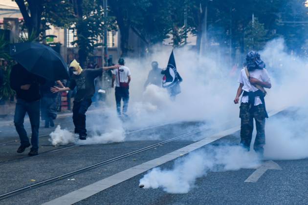 High school students protest in Marseille on October 13, 2026 PHOTOPQR LA PROVENCE Gilles BADER Marseille 10 13 2026 High school students protest in Marseille on October 13, 2026 France Fires have broken out at several schools in France, as students protest by blocking access to educational institutions nationwide over school funding and learning conditions. Marseille, Bdr, France  Copyright: xPHOTOPQR LAxPROVENCE MAXPPPxGillesxBADERx 20261013PVL4394 20261013PVL4394