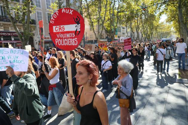 High school students protest in Marseille on October 13, 2026 PHOTOPQR LA PROVENCE Gilles BADER Marseille 10 13 2026 High school students protest in Marseille on October 13, 2026 France Fires have broken out at several schools in France, as students protest by blocking access to educational institutions nationwide over school funding and learning conditions. Marseille, Bdr, France  Copyright: xPHOTOPQR LAxPROVENCE MAXPPPxGillesxBADERx 20261013PVL4449 20261013PVL4449