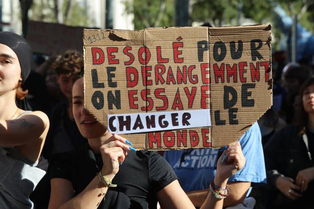 High school students protest in Marseille on October 13, 2026 PHOTOPQR LA PROVENCE Gilles BADER Marseille 10 13 2026 High school students protest in Marseille on October 13, 2026 France Fires have broken out at several schools in France, as students protest by blocking access to educational institutions nationwide over school funding and learning conditions. Marseille, Bdr, France  Copyright: xPHOTOPQR LAxPROVENCE MAXPPPxGillesxBADERx 20261013PVL4463 20261013PVL4463