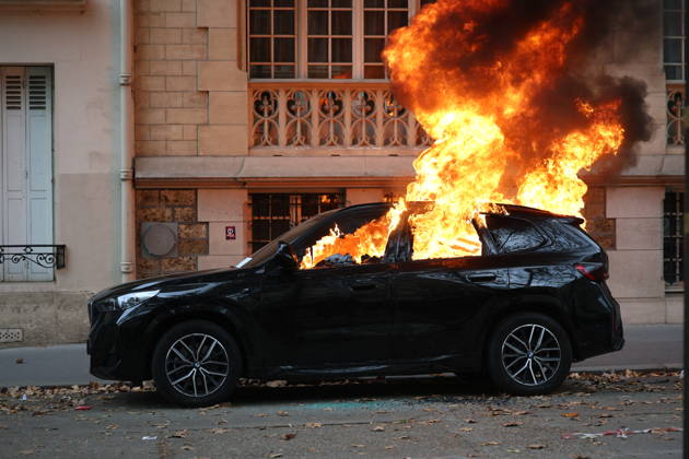 Students Protest in Paris - France - Protesters set on fire a car near Place Vauban while tear gas and water cannon launched by police during a demonstration of high-school students near the Cathedral of Saint-Louis-des-Invalides in Paris, on October 13, 2026, as part of a nationwide high school mobilisation. France sees nationwide demonstrations on October 13 in support of students protesting poor classroom conditions for weeks, as authorities and participants remain wary of further violence. Photo by Raphael Lafargue ABACAPRESS.COM Paris France  Copyright: xLafarguexRaphael ABACAx
