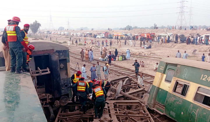 RECORD DATE NOT STATED Rescue operation work underway after the Rehman Baba Express train accident travelling from Karachi to Peshawar derailed and got off from railway track, near Sher Shah Railway Station in Multan on Tuesday, October 13, 2026. At least four people were killed and more than 40 were injured when the Peshawar-bound Rehman Baba Express derailed near Sher Shah Railway Station in Multan. According to a list of casualties issued by Pakistan Railways, a total of 41 people were injured, out of whom three were discharged from a hospital, while 38 were referred to Multan’s Nishtar Hospital. The injured included at least 13 minors. (Abdul Sattar PPI Images). EDITORIAL USE ONLY Copyright: xx AR-ZM-131026x ppiphotos489817