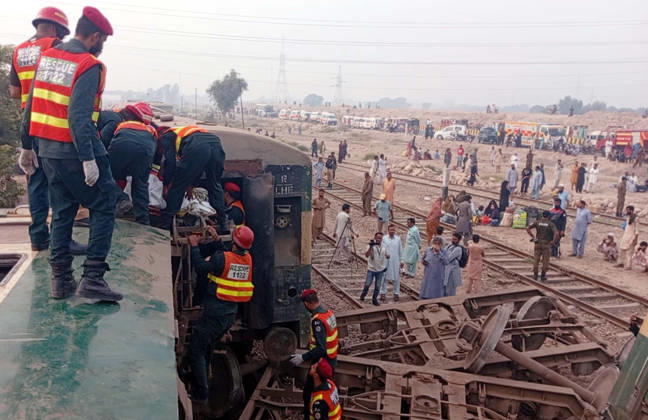RECORD DATE NOT STATED Rescue operation work underway after the Rehman Baba Express train accident travelling from Karachi to Peshawar derailed and got off from railway track, near Sher Shah Railway Station in Multan on Tuesday, October 13, 2026. At least four people were killed and more than 40 were injured when the Peshawar-bound Rehman Baba Express derailed near Sher Shah Railway Station in Multan. According to a list of casualties issued by Pakistan Railways, a total of 41 people were injured, out of whom three were discharged from a hospital, while 38 were referred to Multan’s Nishtar Hospital. The injured included at least 13 minors. (Abdul Sattar PPI Images). EDITORIAL USE ONLY Copyright: xx AR-ZM-131026x ppiphotos489818