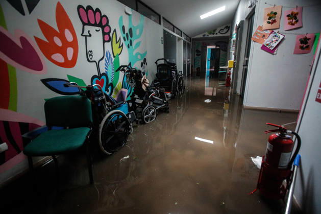 Santiago, October 13, 2026 Jan Van Dijk Special School Flooding at the intersection of Irarrazaval and Lo Encalada in the municipality of Nunoa due to heavy rains in the capital Diego Martin Aton Chile, Aton 1199666 jpeg  Copyright: DIEGOxMARTIN ATONxCHILE