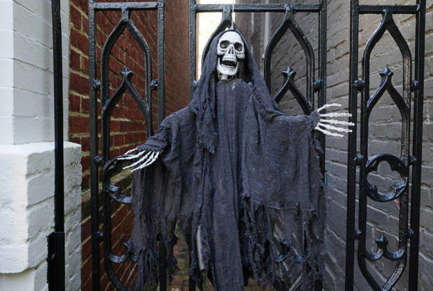 Halloween Decorations in Washington, DC Halloween themed decorations at a house downtown Washington, DC on October 13, 2026. Photo by Olivier Douliery ABACAPRESS.COM Washington Virginia United States  Copyright: xDoulieryxOlivier ABACAx