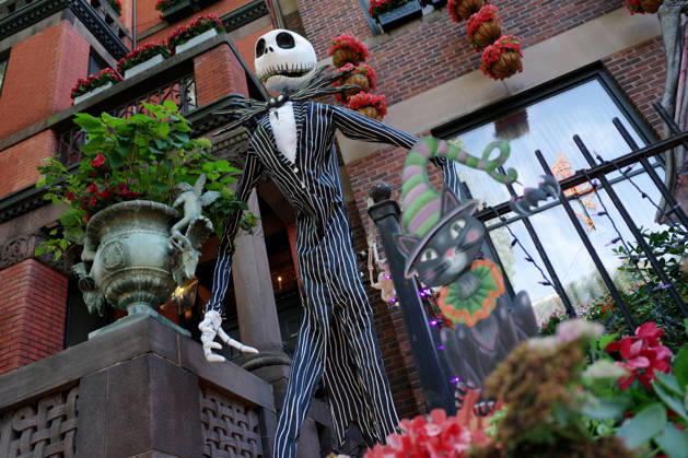 Halloween Decorations in Washington, DC Halloween themed decorations at a house downtown Washington, DC on October 13, 2026. Photo by Olivier Douliery ABACAPRESS.COM Washington Virginia United States  Copyright: xDoulieryxOlivier ABACAx