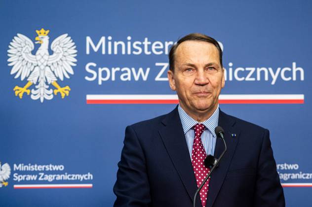 Foreign Ministers of Poland and the United Kingdom meet in Warsaw, Poland - 13 Oct 2026 Poland s Minister of Foreign Affairs, Radoslaw Sikorski, seen during the press conference. Foreign Secretary of the United Kingdom of Great Britain and Northern Ireland visits the Ministry of Foreign Affairs in Warsaw, Poland for a meeting with the Republic of Poland s Foreign Minister, Radoslaw Sikorski. During the subsequent press conference, the ministers discussed their countries ongoing cooperation in foreign policy issues, including supporting Ukraine in the war Russia is waging against it. Miliband also spoke of the ties his family has to Poland. Afterwards, the ministers travel to the second day of the Warsaw Security Forum. Warsaw Poland Copyright: xNeilxMiltonx xSOPAxImagesx Neil-Milton-1458455