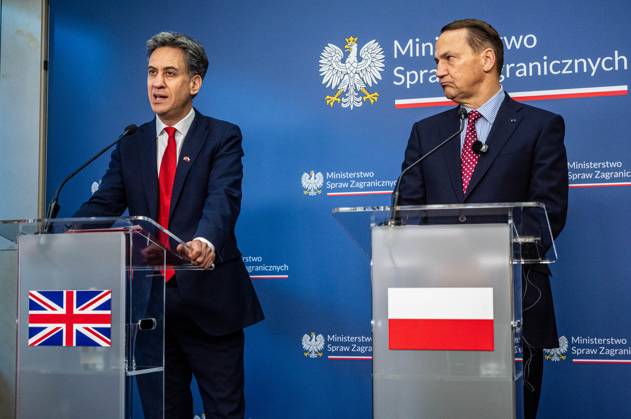 Foreign Ministers of Poland and the United Kingdom meet in Warsaw, Poland - 13 Oct 2026 The Foreign Secretary of the United Kingdom, Ed Miliband, speaks during the press conference. Foreign Secretary of the United Kingdom of Great Britain and Northern Ireland visits the Ministry of Foreign Affairs in Warsaw, Poland for a meeting with the Republic of Poland s Foreign Minister, Radoslaw Sikorski. During the subsequent press conference, the ministers discussed their countries ongoing cooperation in foreign policy issues, including supporting Ukraine in the war Russia is waging against it. Miliband also spoke of the ties his family has to Poland. Afterwards, the ministers travel to the second day of the Warsaw Security Forum. Warsaw Poland Copyright: xNeilxMiltonx xSOPAxImagesx Neil-Milton-1458469