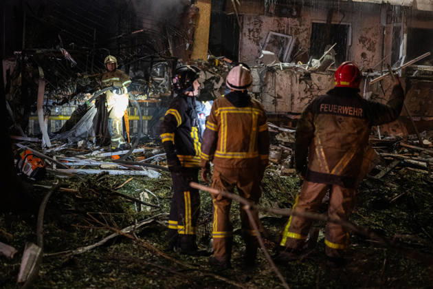2 dead and 21 injured as Russian missile hits Kyiv residential building KYIV, UKRAINE - OCTOBER 14: Firefighters battle a blaze at a residential building struck by a Russian ballistic missile in Kyiv s Desnianskyi district on October 14, 2026. Kyiv Mayor Vitalii Klychko reported that 2 people were killed and 21 injured in the early-morning strike, while the Ukrainian Air Force stated that allies did not provide early launch intelligence. Danylo Antoniuk Anadolu Kyiv Ukraine. Editorial use only. Please get in touch for any other usage.  Copyright: x2026xAnadoluxDanyloxAntoniukx