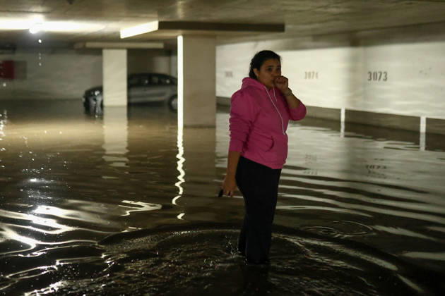 Chile declares a red alert in Santiago following heavy hailstorm SANTIAGO, CHILE - OCTOBER 13: A woman looks at her car stranded in a flooded parking lot following heavy rain and hailstorms in Santiago, Chile, on October 13, 2026. Torrential downpours triggered flash floods across the capital, submerging vehicles and prompting authorities to declare a red alert across the metropolitan area. Lucas Aguayo Araos Anadolu Santiago Chile. Editorial use only. Please get in touch for any other usage.  Copyright: x2026xAnadoluxLucasxAguayoxAraosx
