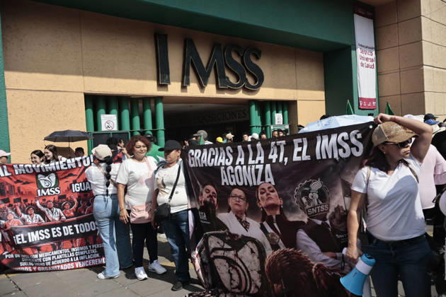 October 13, 2026, Mexico City, Cdmx, Mexico: Thousands of medical and healthcare workers from the Mexican Social Security Institute (IMSS) are staging a massive nationwide protest. In Mexico City, demonstrations are taking place at headquarters and hospitals, with the main march heading toward the union s offices; the march began at the government-run Siglo XXI HospitalÃ¢â‚¬which relies on federal funding and serves employees from various Mexican government agencies. The protest stems from workers demands for better working conditions, specifically addressing excessive workloads, unfilled vacancies across all departments, and the need for proper maintenance of clinical and hospital facilities as well as workplace safety standards. Other  - ZUMAp204 20261013_zip_p204_058 Copyright: xJosuexPerezx