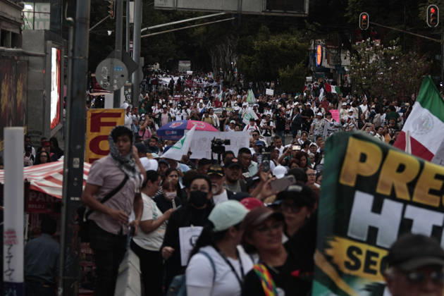 October 13, 2026, Mexico City, Cdmx, Mexico: Thousands of medical and healthcare workers from the Mexican Social Security Institute (IMSS) are staging a massive nationwide protest. In Mexico City, demonstrations are taking place at headquarters and hospitals, with the main march heading toward the union s offices; the march began at the government-run Siglo XXI Hospital which relies on federal funding and serves employees from various Mexican government agencies. The protest stems from workers demands for better working conditions, specifically addressing excessive workloads, unfilled vacancies across all departments, and the need for proper maintenance of clinical and hospital facilities as well as workplace safety standards. Other dema - ZUMAp204 20261013_zip_p204_056 Copyright: xJosuexPerezx