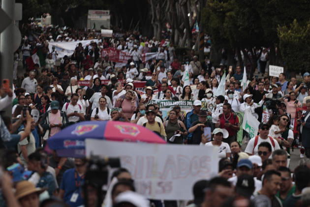 October 13, 2026, Mexico City, Cdmx, Mexico: Thousands of medical and healthcare workers from the Mexican Social Security Institute (IMSS) are staging a massive nationwide protest. In Mexico City, demonstrations are taking place at headquarters and hospitals, with the main march heading toward the union s offices; the march began at the government-run Siglo XXI Hospital which relies on federal funding and serves employees from various Mexican government agencies. The protest stems from workers demands for better working conditions, specifically addressing excessive workloads, unfilled vacancies across all departments, and the need for proper maintenance of clinical and hospital facilities as well as workplace safety standards. Other dema - ZUMAp204 20261013_zip_p204_057 Copyright: xJosuexPerezx