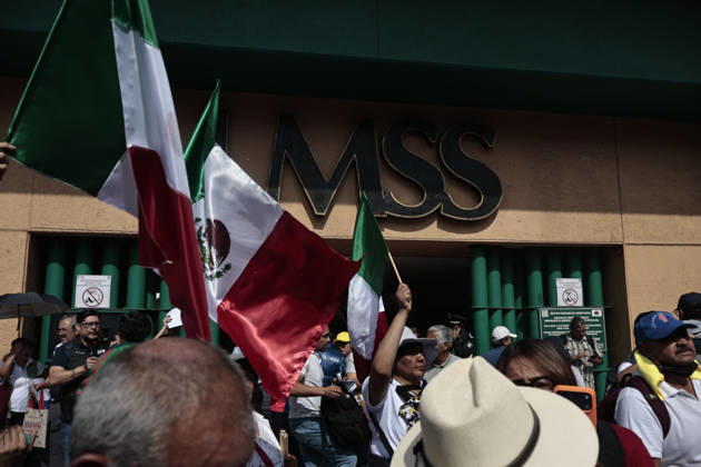 October 13, 2026, Mexico City, Cdmx, Mexico: Thousands of medical and healthcare workers from the Mexican Social Security Institute (IMSS) are staging a massive nationwide protest. In Mexico City, demonstrations are taking place at headquarters and hospitals, with the main march heading toward the union s offices; the march began at the government-run Siglo XXI Hospital which relies on federal funding and serves employees from various Mexican government agencies. The protest stems from workers demands for better working conditions, specifically addressing excessive workloads, unfilled vacancies across all departments, and the need for proper maintenance of clinical and hospital facilities as well as workplace safety standards. Other dema - ZUMAp204 20261013_zip_p204_059 Copyright: xJosuexPerezx