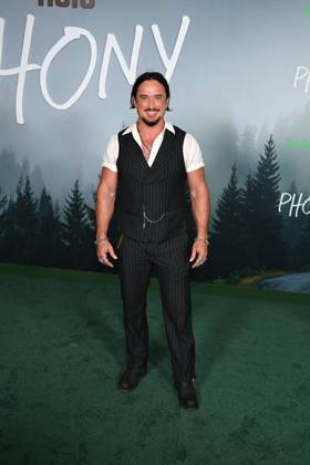 Los Angeles , CA: - OCTOBER 13: Tyler Gallant at the Los Angeles premiere of Hulu s Phony at Pacific Design Center on October 13, 2026 Credit: Michael Mattes USA - ZUMAa123 20261013_zaa_a123_105 Copyright: xAdMediax