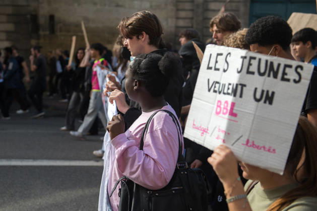 High School Stdent Mobilisation - Bordeaux High school students march with placards through the streets of Bordeaux, France on October 13, 2026, during Act V of the high school student mobilisation against education reforms. Photo by Fabrice Sapte ABACAPRESS.COM Bordeaux France Copyright: xSaptexFabrice ABACAx