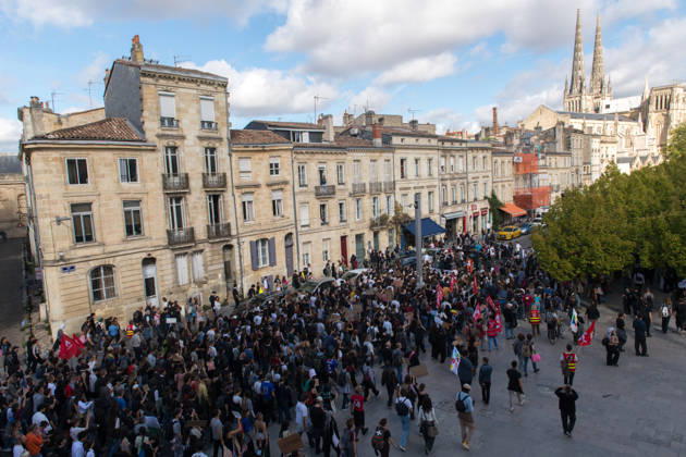 High School Stdent Mobilisation - Bordeaux Elevated view of high school students marching during Act V of the high school student mobilisation in Bordeaux, France on October 13, 2026, with the spires of Saint-André Cathedral in the background, protesting against education reforms. Photo by Fabrice Sapte ABACAPRESS.COM Bordeaux France  Copyright: xSaptexFabrice ABACAx