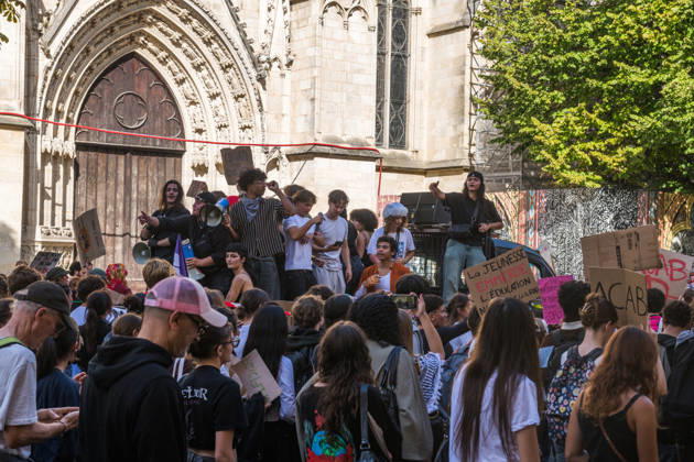 High School Stdent Mobilisation - Bordeaux Protesters gather with placards and flags outside Saint-André Cathedral during Act V of the high school student mobilisation in Bordeaux, France on October 13, 2026, demonstrating against education reforms. Photo by Fabrice Sapte ABACAPRESS.COM Bordeaux France Copyright: xSaptexFabrice ABACAx